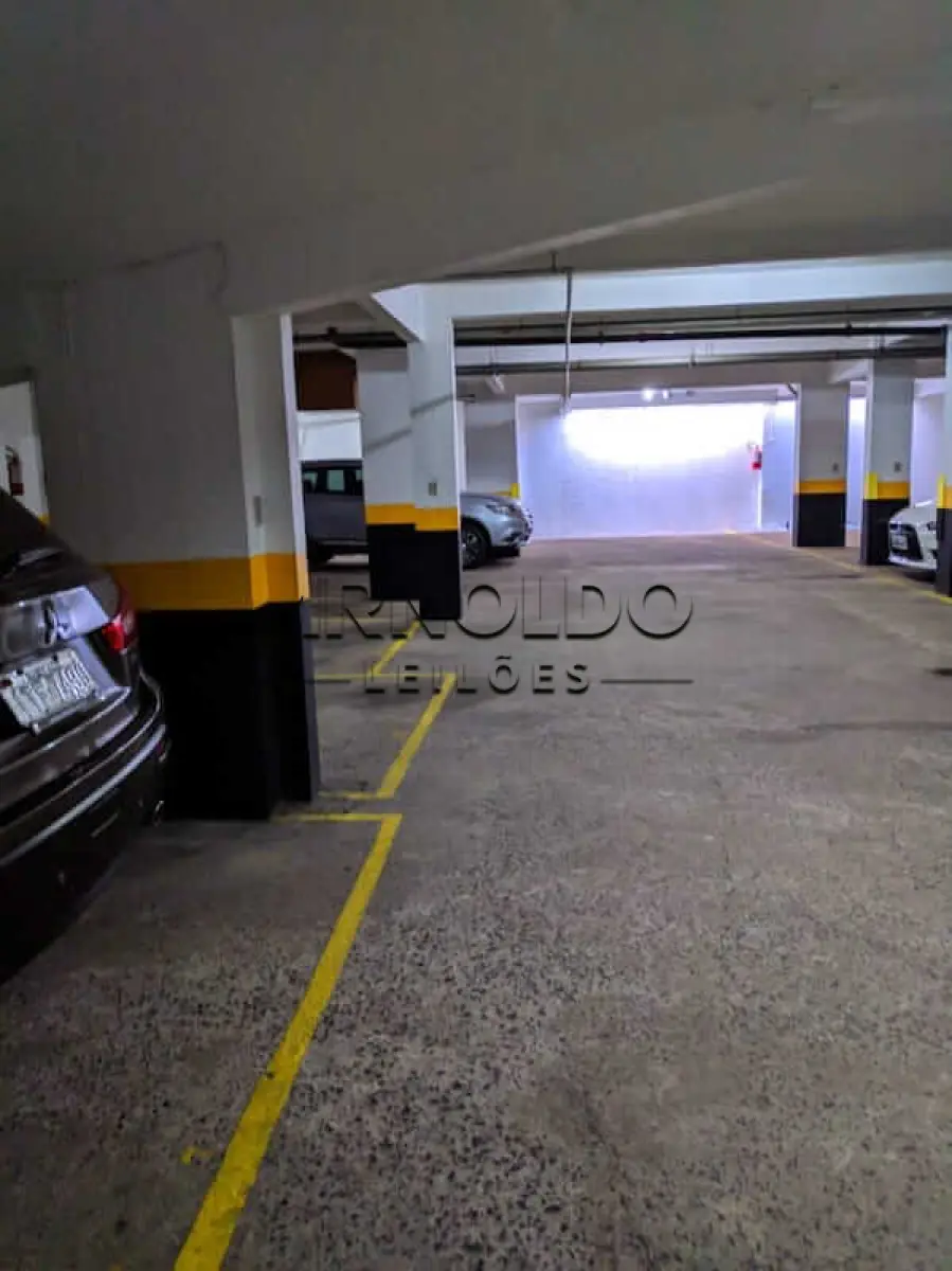 LOTE 01 - BOX POA N. 7, ENES BANDEIRA, N. 218 1ºL R$ 47.000,00 2ºL R$ 37.600,00