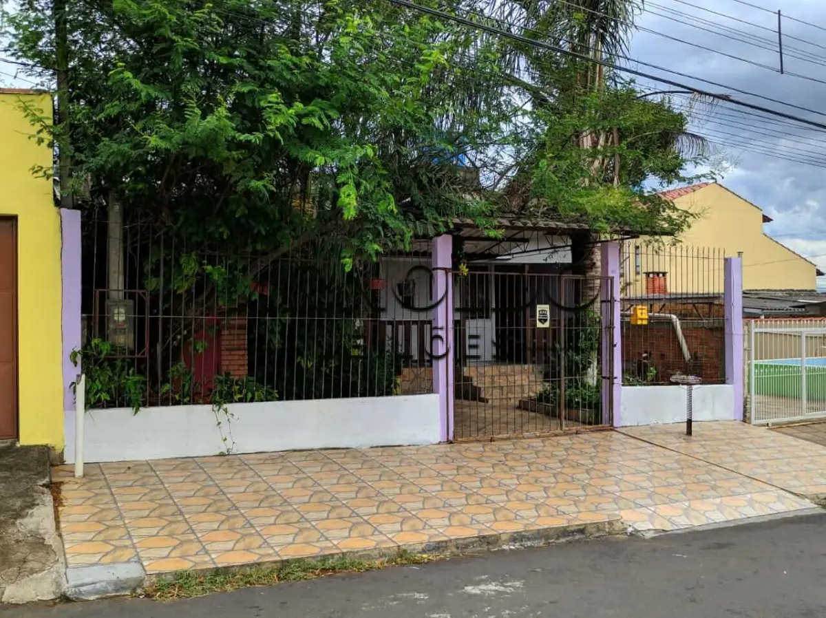LOTE 5 - LEILÃO SUSPENSO CASA EM GRAVATAÍ AGUARDA AVALIAÇÃO - TODOS LANCES SEM AVALIAÇÃO SÃO INVÁLIDOS