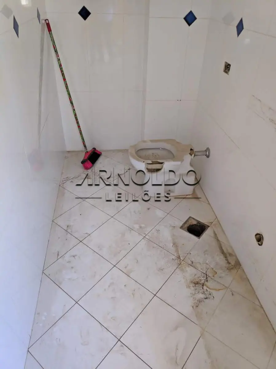 LOTE 2 - LEILÃO SUSPENSO SALA COMERCIAL N. 54 AT 47M2 1ºL R$ 100.000,00 2ºL R$50.000,00