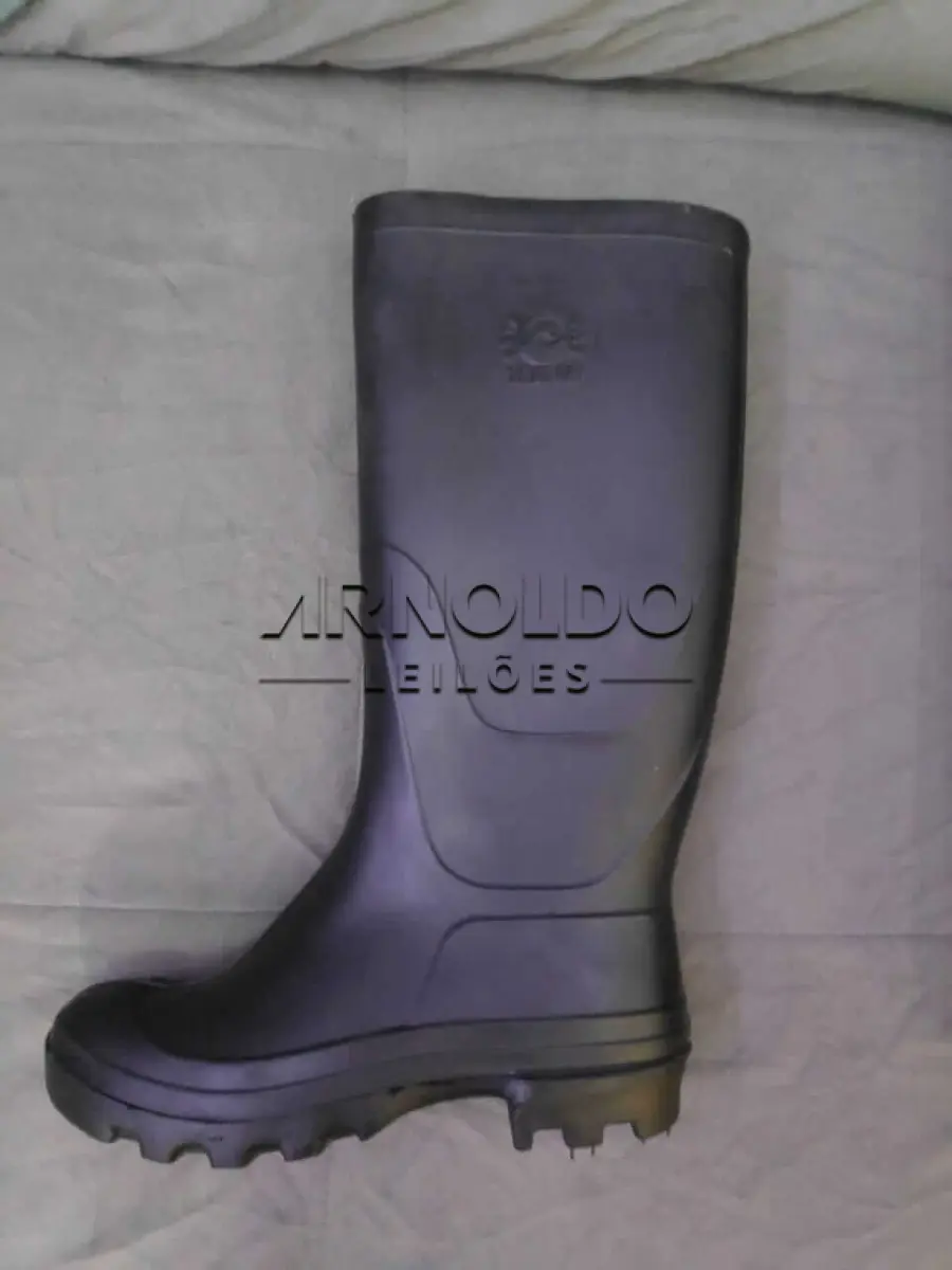 LOTE 012 - 07 PARES BOTAS DE PVC BORRACHA CANO LONGO
