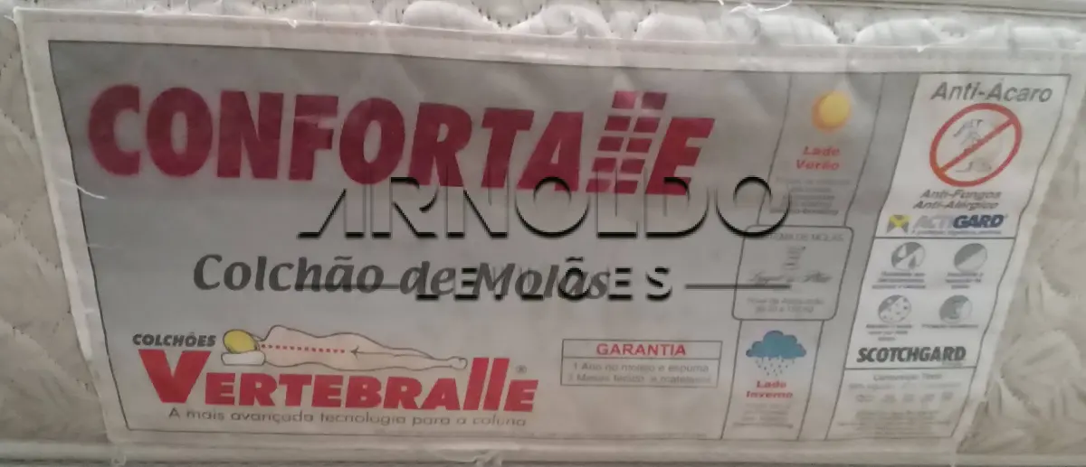 LOTE 006 - DUAS CAMAS BOX