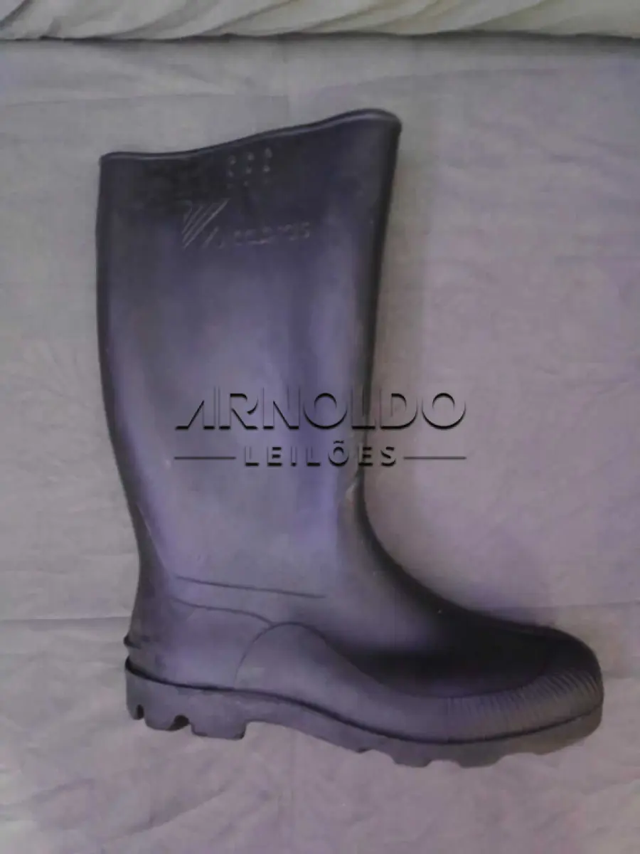 LOTE 012 - 14 PARES BOTAS DE PVC BORRACHA CANO CURTO