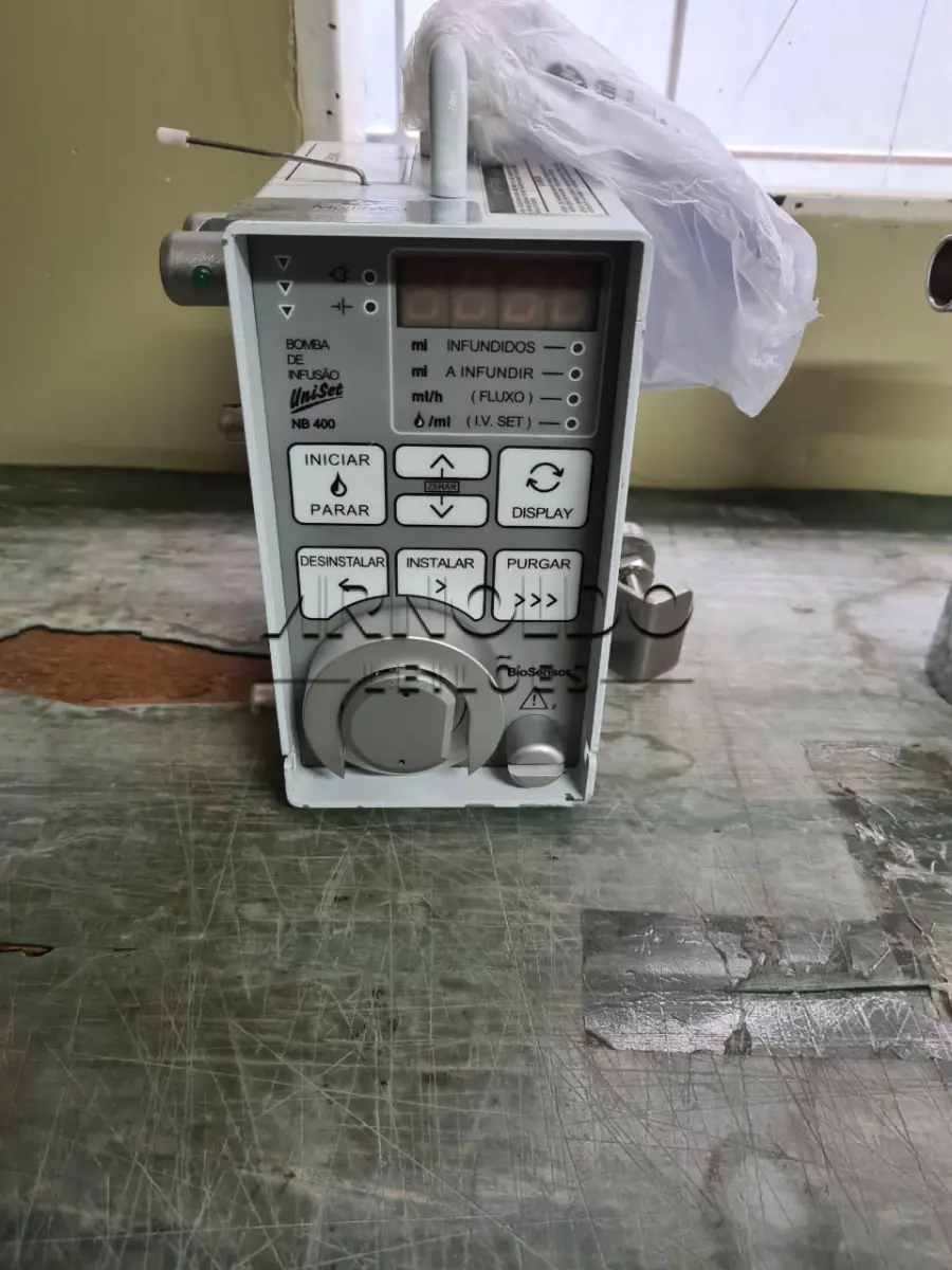 LOTE 001 - BOMBA DE INFUSÃO EQUIPO  COMUM/UNIVERSAL, MARCA BIOSENSOR, NB400