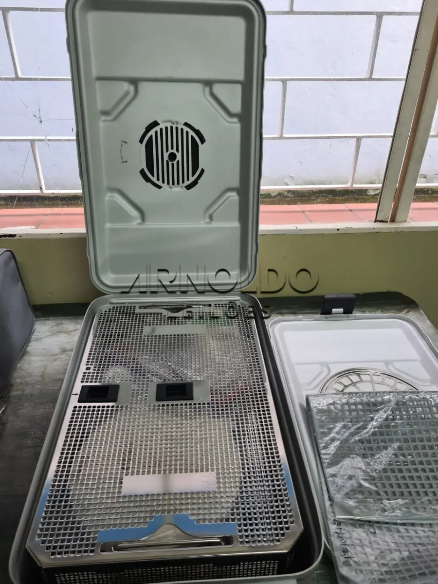 LOTE 005 - SISTEMA DE CONTAINER, UTILIZADO EM  CENTRAL DE ESTERILIZAÇÃO DE MATERIAIS CIRURGICOS, MARCA  CISA, VALOR TOTAL DO CONJUNTO E ACESSÓRIOS