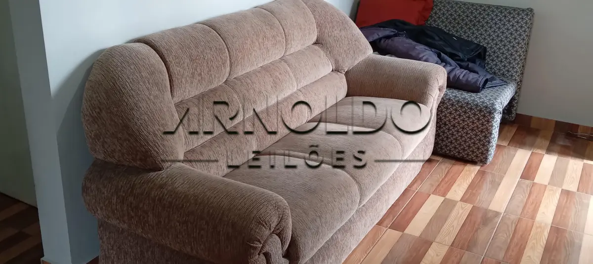 LOTE 002 - UM JOGO DE SOFÁ 3 LUGARES – R$ 200,00 (duzentos reais)