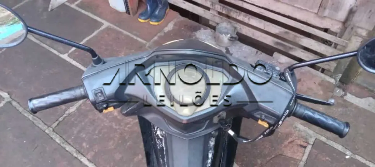 LOTE 001 - MOTO WUYANG 2013