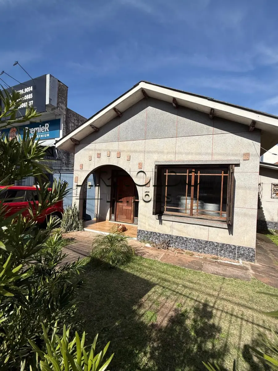 LOTE 001 - CASA 3 DORM C PATIO PORTO ALEGRE