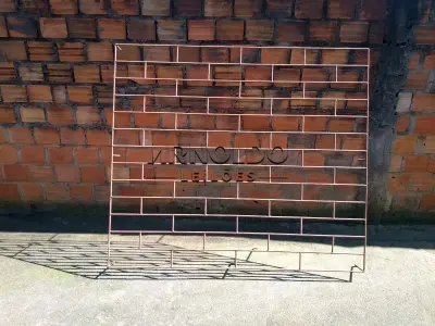 2 Grades de ferro em bom estado de conservação 1,63m x 1,40m LxA