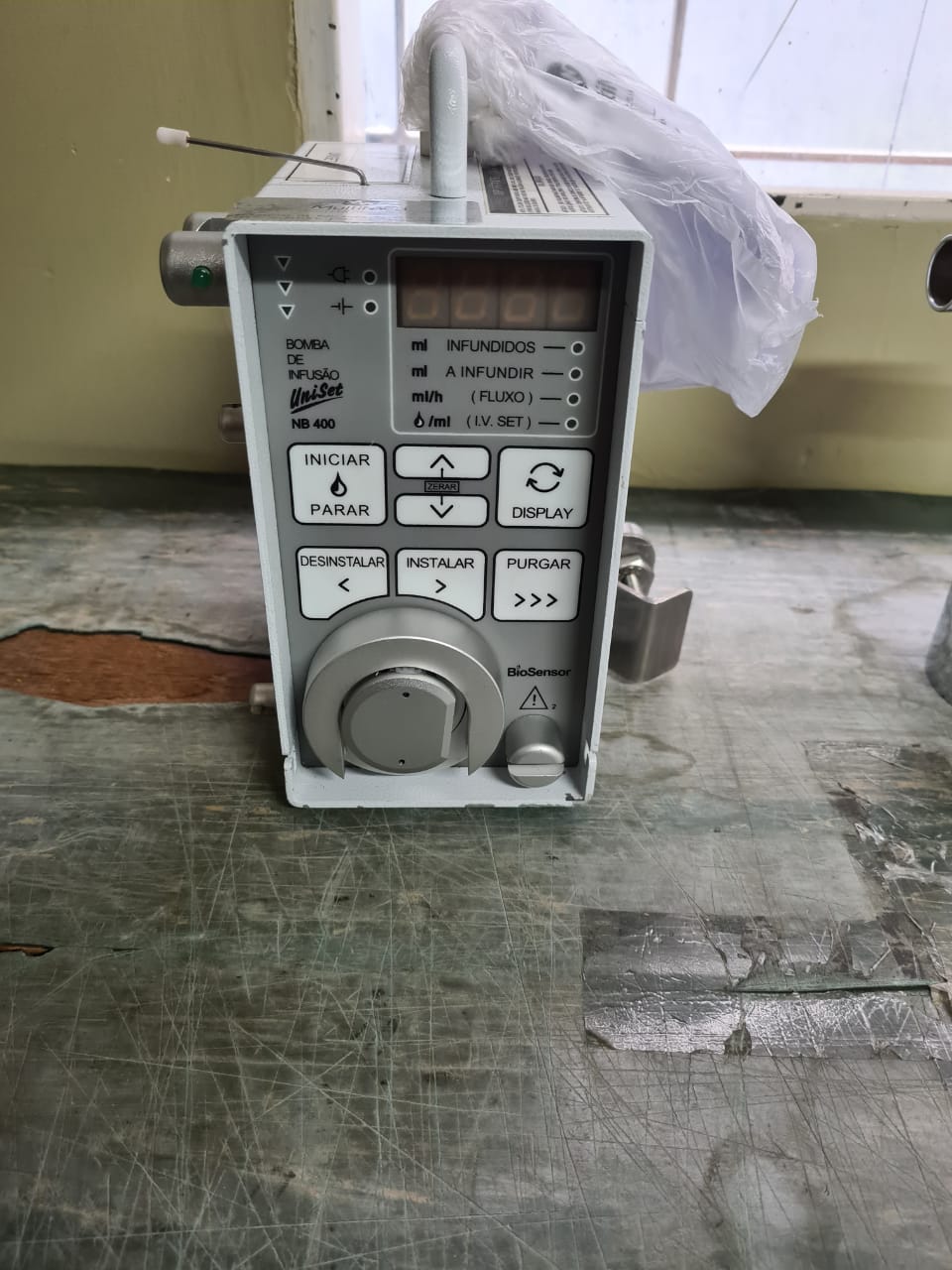 Foto de BOMBA DE INFUSÃO EQUIPO COMUM/UNIVERSAL, MARCA BIOSENSOR, NB400